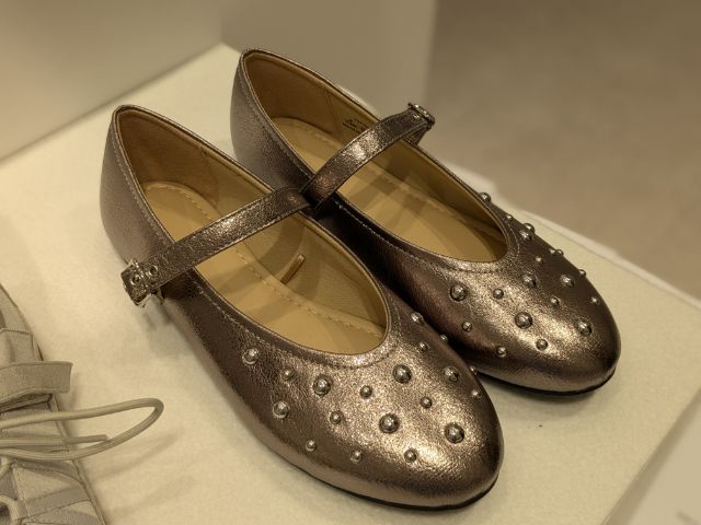 シルバーのスタッズメリージェーンシューズ+E
