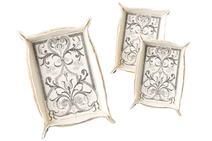 〈MERCI LOUIS〉のトレイ