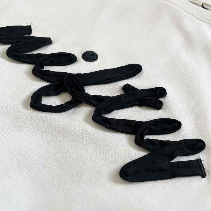 画像2: コード刺繍でロゴ？