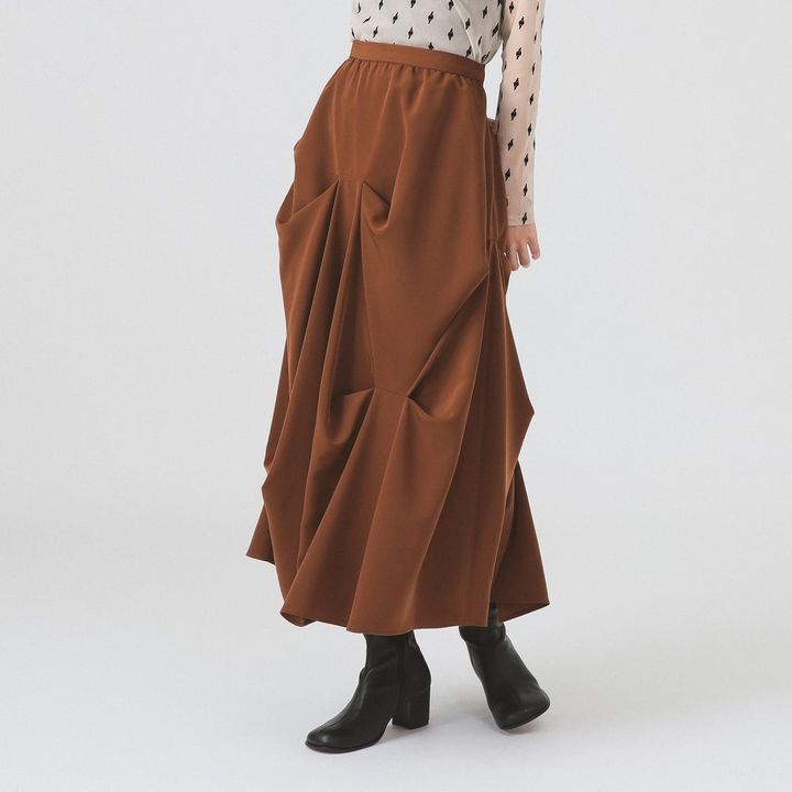 画像: 「ランダム タック ボリューム スカート」￥15,400 出典：レイ ビームス