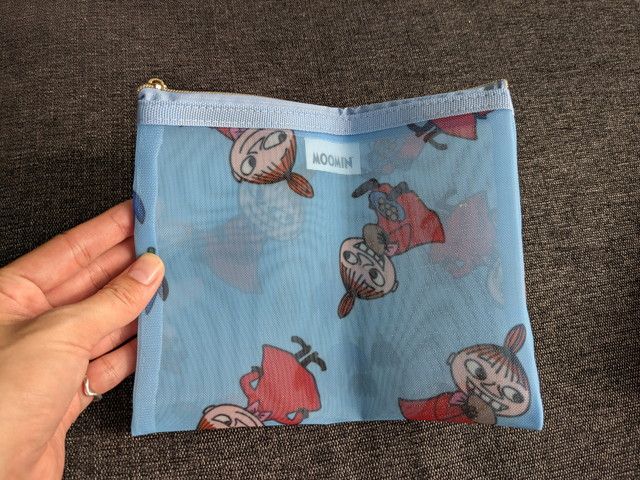 中サイズ：ブルーのリトルミイデザイン（通帳・パスポートサイズにぴったり）