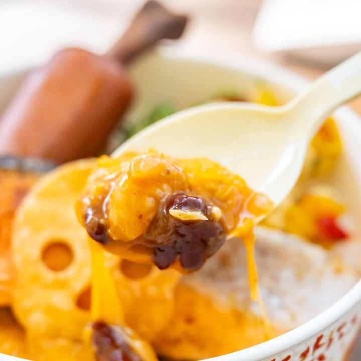 シーフードサルサソースのライスボウル（サーモン、骨付きソーセージ、チーズ）2