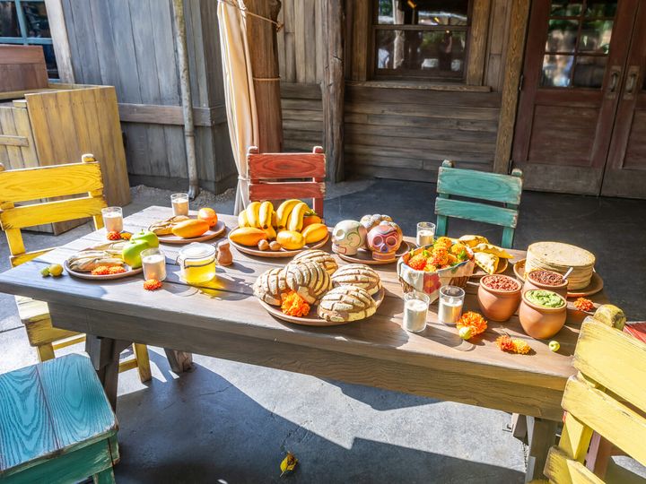 東京ディズニーシー「ラソス・デ・ラ・ファミリア」ディズニー＆ピクサー映画『リメンバー・ミー』スペシャルメニュー デコレーション