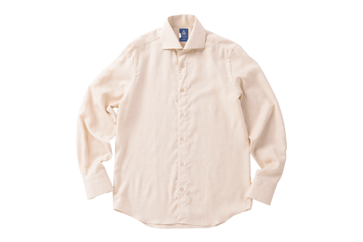 〈フィナモレ〉のシャツ