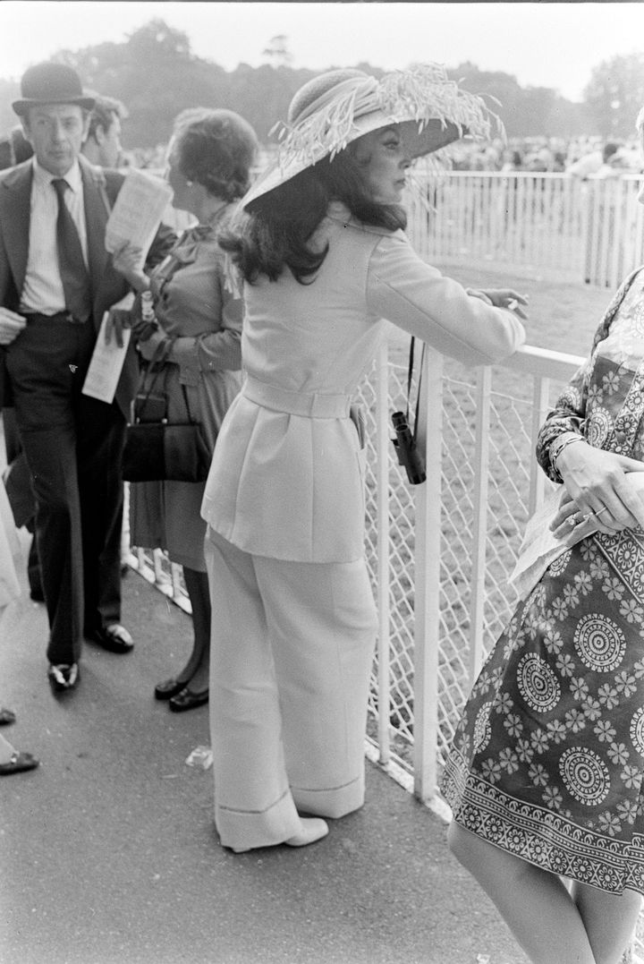 1970年代、白いブーツを履いたマリア・フェリックス<br /> 