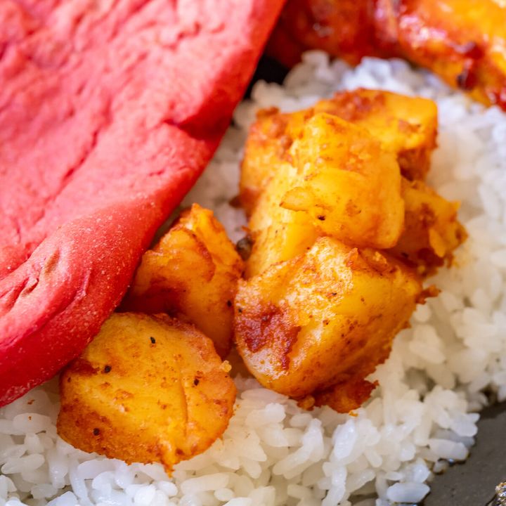 東京ディズニーシー／カスバ・フードコート“ディズニー・ハロウィーン2025”スペシャルビーフカリー、タンドーリチキン添え（辛口）5