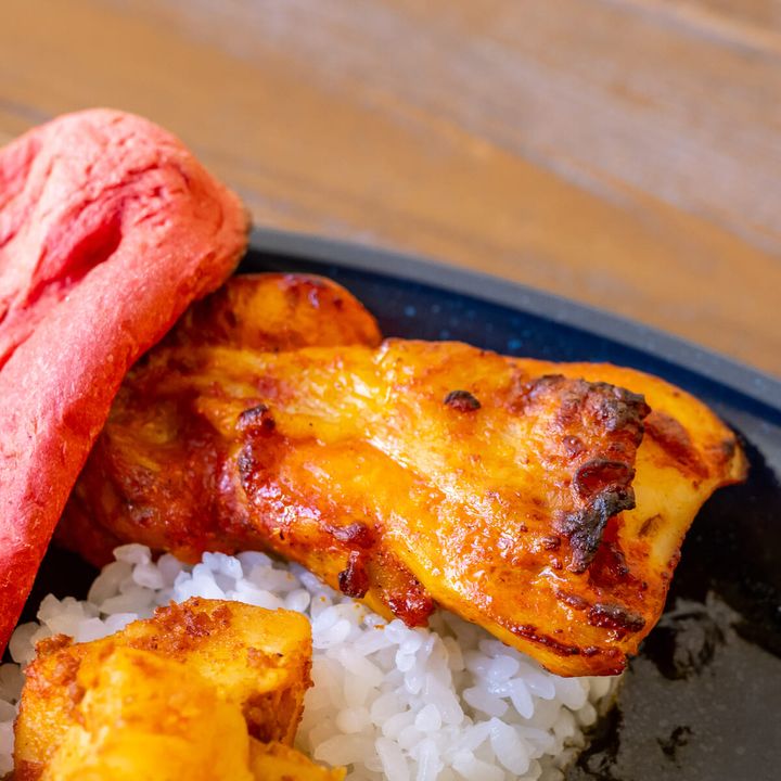 東京ディズニーシー／カスバ・フードコート“ディズニー・ハロウィーン2025”スペシャルビーフカリー、タンドーリチキン添え（辛口）4