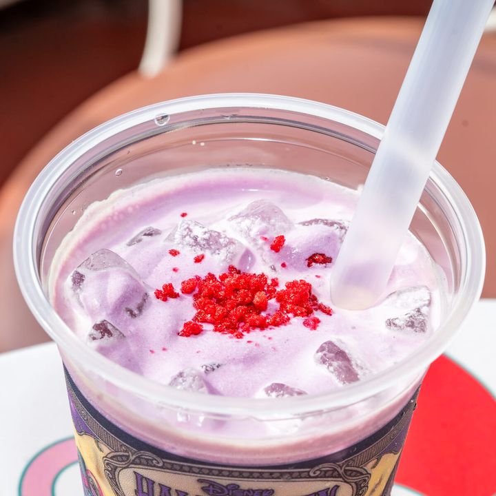 東京ディズニーリゾート“ディズニー・ハロウィーン2025”スペシャルドリンク（パンプキンミルク＆コーヒーゼリー）2