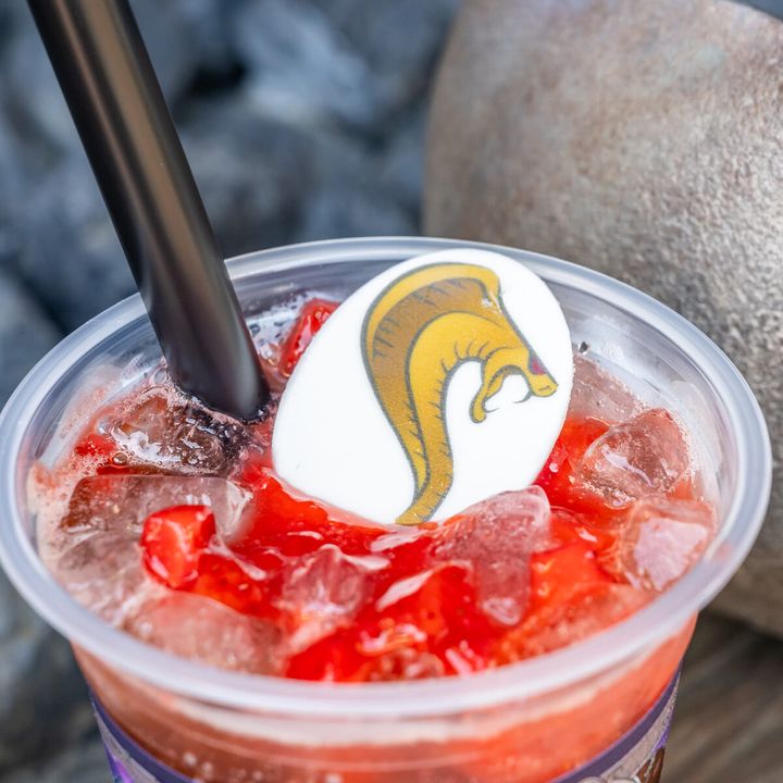 東京ディズニーシー“ディズニー・ハロウィーン2025”スパークリングゼリードリンク（コカ・コーラ＆ストロベリー）2