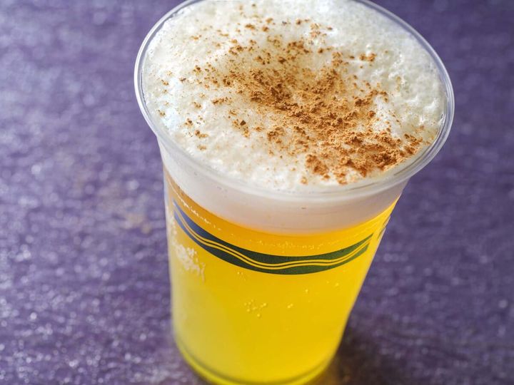 レストラン櫻 テラス席“ディズニー・ハロウィーン2025”ビアカクテル（アップル＆シナモン）