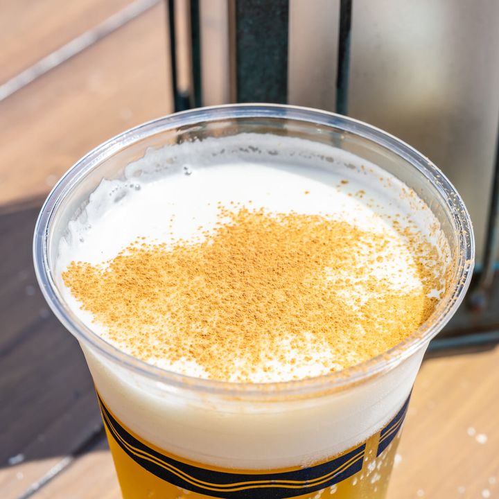 レストラン櫻 テラス席“ディズニー・ハロウィーン2025”ビアカクテル（アップル＆シナモン）2