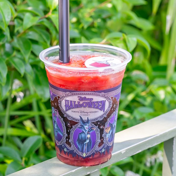 東京ディズニーランド“ディズニー・ハロウィーン2025”スパークリングゼリードリンク（コカ・コーラ＆ストロベリー）