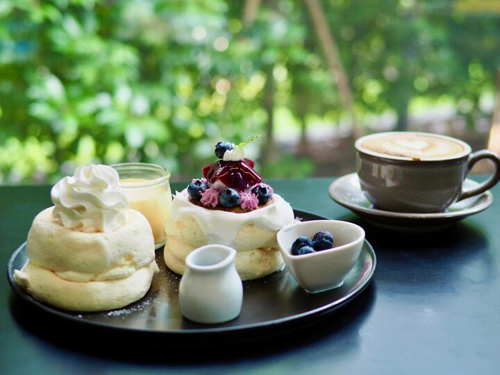 新鮮な平飼い卵を使ったふわふわパンケーキが絶品！緑と光に包まれる癒し空間「eggg Park」