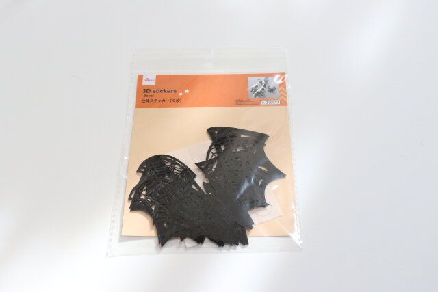 ダイソーの立体ステッカー（HW、CF、9枚）のパッケージ