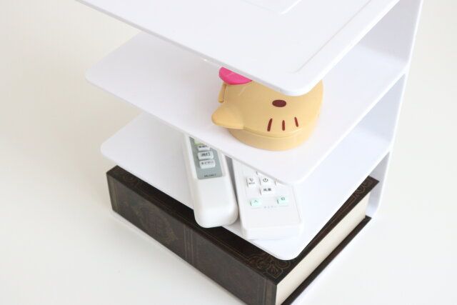 ダイソー ブックエンド（3つ仕切り、WH） 使用例 整理 縦置き