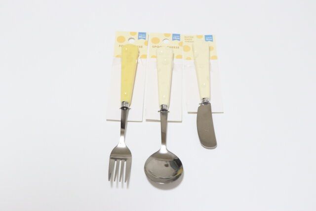 セリアのスプーンチーズ H19cmとバターナイフチーズ H15cmのパッケージ