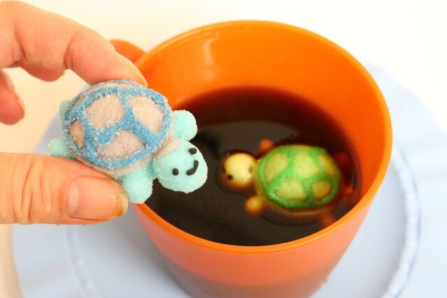 ダイソーのアニマルマシュマロ 海がめはドリンクに浮かべて楽しめる