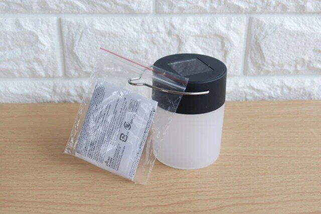 ダイソーのソーラーライト（吊り下げ型）のパッケージ