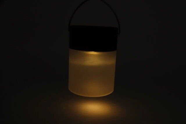 ダイソーのぼんやり光るソーラーライト（吊り下げ型）