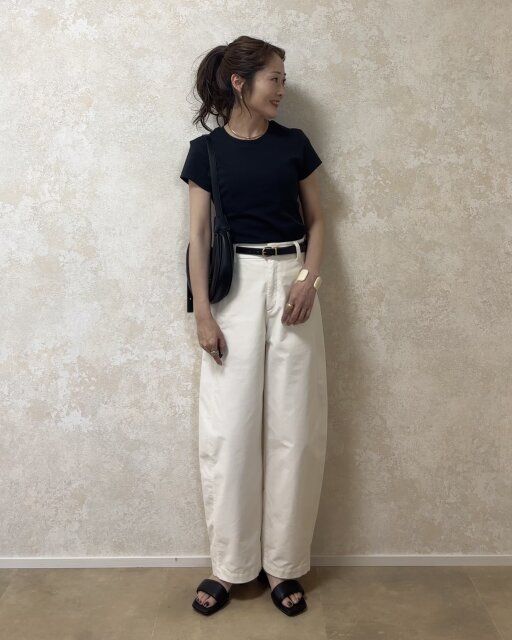 着回しコーデ①バレルレッグパンツでモノトーンコーデ