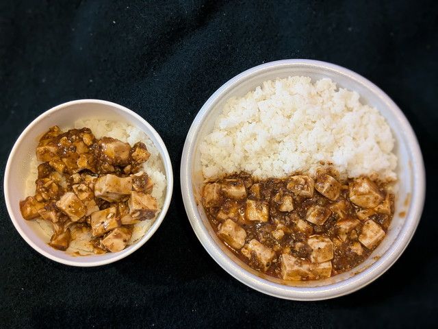 麻婆豆腐ごはん 通常品と40％増量品の比較