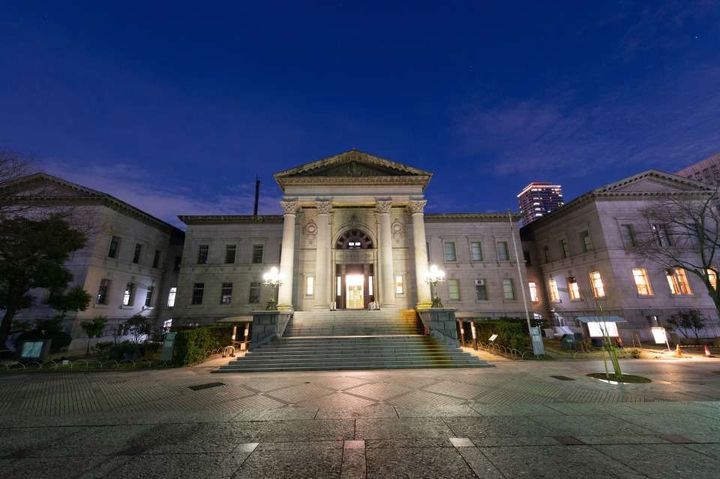 大阪府立中之島図書館