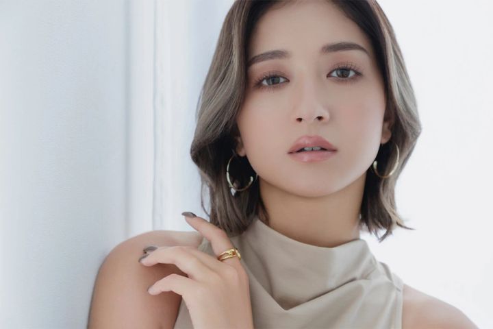 ライトリフレクティング ルミナイジングパウダー 03960 ローズゴールドを使ったメイク