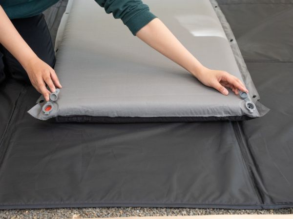 上級キャンパーがおすすめ！ファミリーキャンプに役に立つ自立型扇風機3選