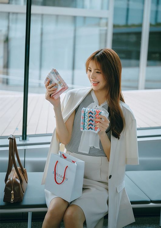 白基調の爽やか休日コーデ