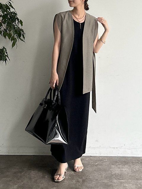 黒ノースリーブワンピースコーデ1