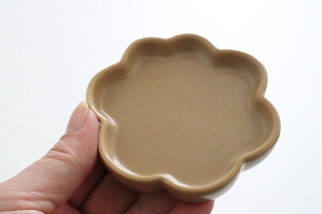 セリアのプレート ポップシェイプのビジュアル