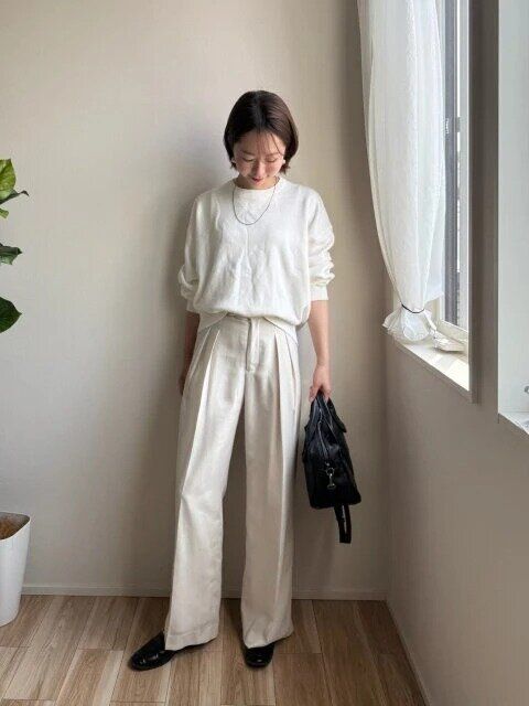 2025ユニクロスムースコットンクルーネックセーターお手本コーデ