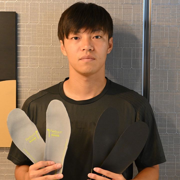 22歳の日本代表快速アタッカー、『ザムスト』との契約を発表！「自分がプレーするうえで欠かせないもの」