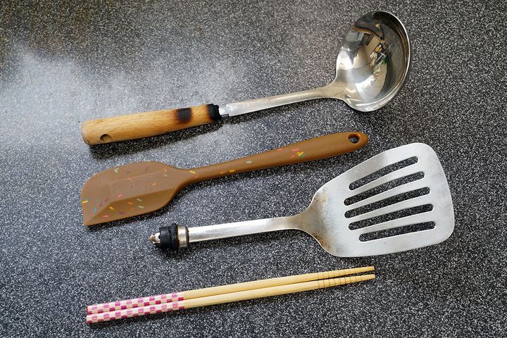 写真のようなラインアップであった我が家のベーシックなキッチンツールを紹介したスパチュラのものに入れ替えたので、スッキリしたことはいうまでもありません。