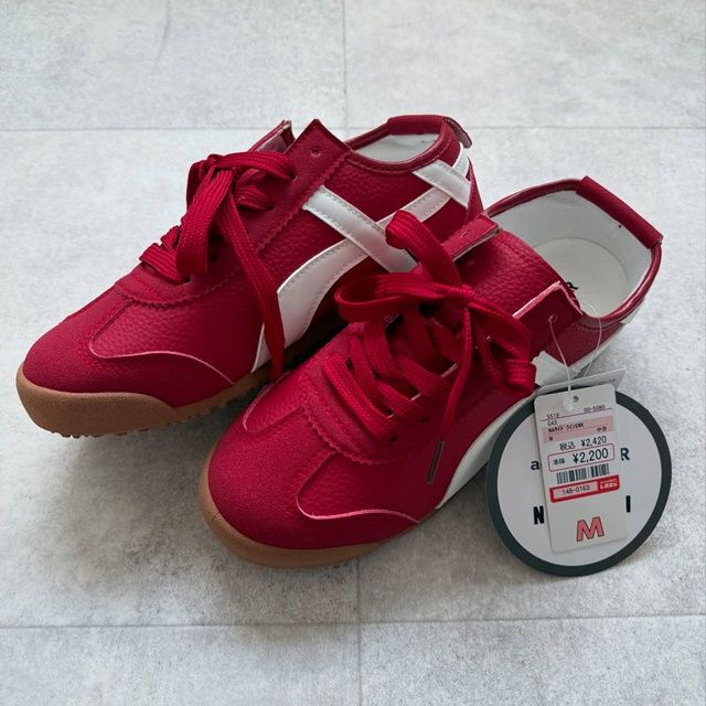 しまむら「サイドラインスニーカー」