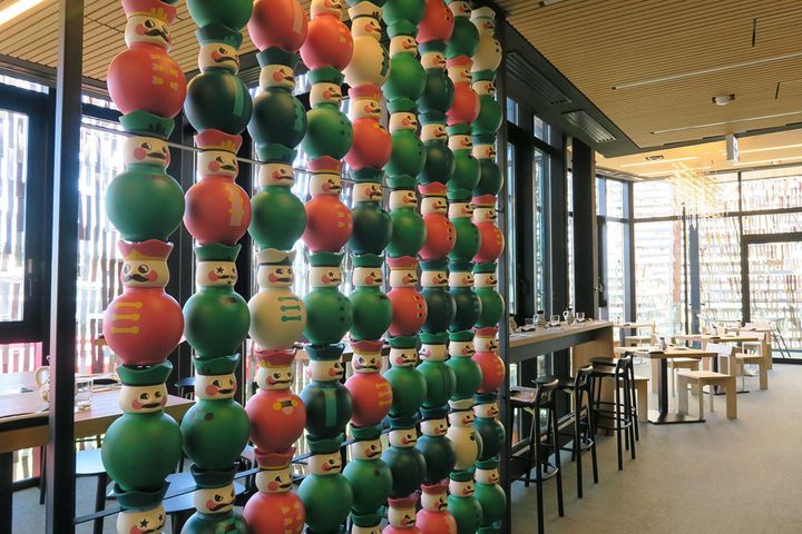 レストラン「ミシュカ」内観。ハンガリーの伝統的な水差し（ミスカ）にインスピレーションを得て、レストランの名前は付けられました。