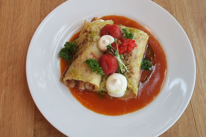 ハンガリー料理の伝統に、シェフオリジナルのモダンなエッセンスを融合したメインディッシュ。リピートしたくなる美味しさ！