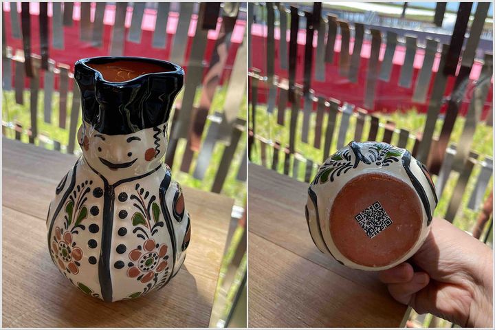 ハンガリーで古くからお祝いの席などで使われてきた水差し（ミスカ）の底面がオーダー表に！本来はワインや水を注いだり、量ったりするためのものだそう。