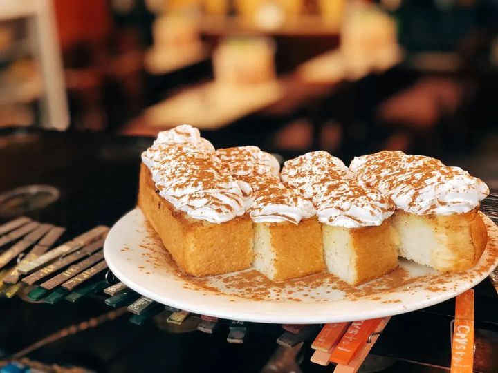 シナモントーストセット（コーヒー・紅茶付）900円 単品 600円