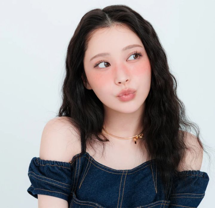 YSL メイクミーブラッシュ パウダーを使ったおすすめメイク 37 PEACHY NUDE