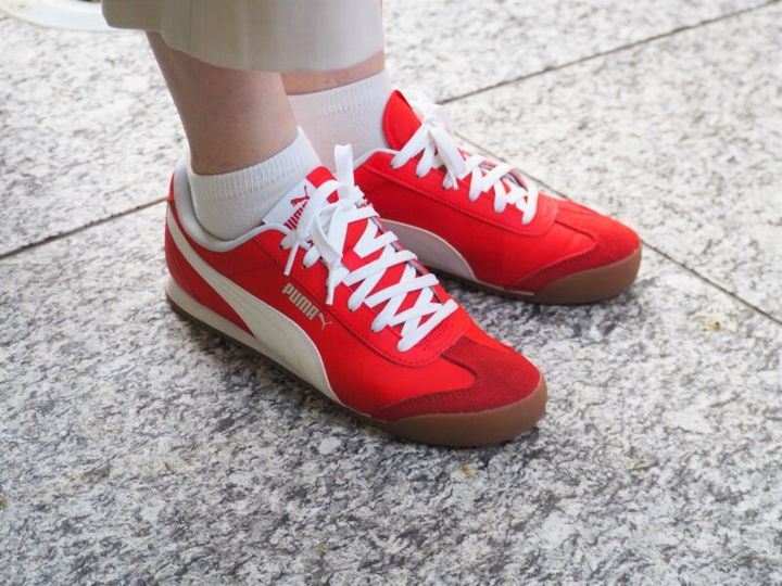 プーマのスニーカー