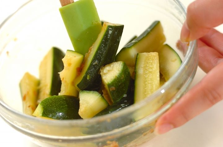 ズッキーニのショウガじょうゆ和えの作り方2
