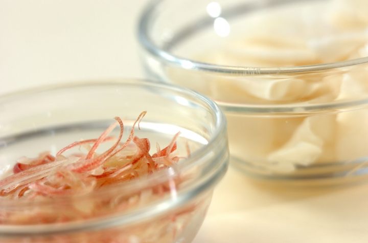 カブとミョウガの酢の物の下準備1