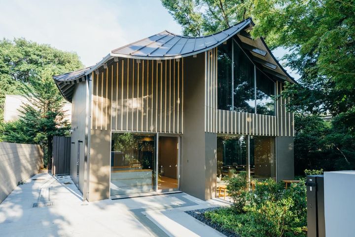 「荻外荘公園」の東側に立つ。明治末期に実業家・山田直矢が購入した土地を利用／写真提供「荻外荘公園」