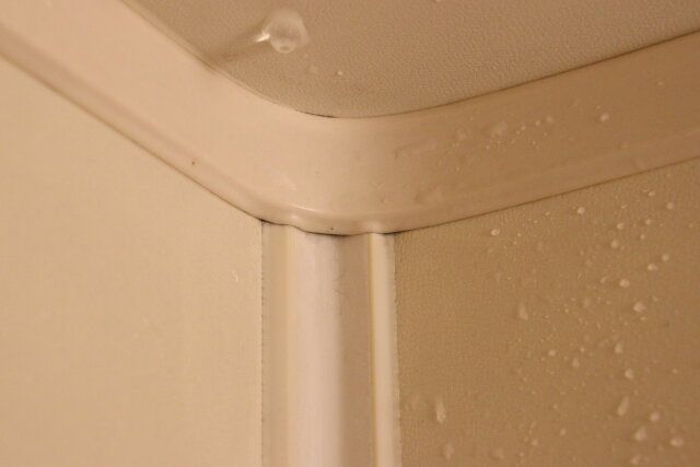 ダイソーのカビ落ちくん 防カビ剤入すき間用スティック2本入でキレイになった