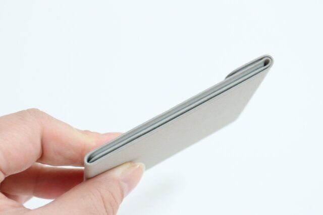 無印良品の折りたためるスマホスタンド4