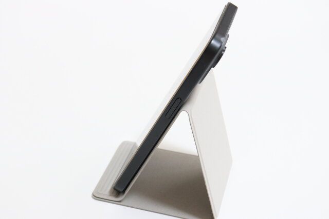 無印良品の折りたためるスマホスタンド6