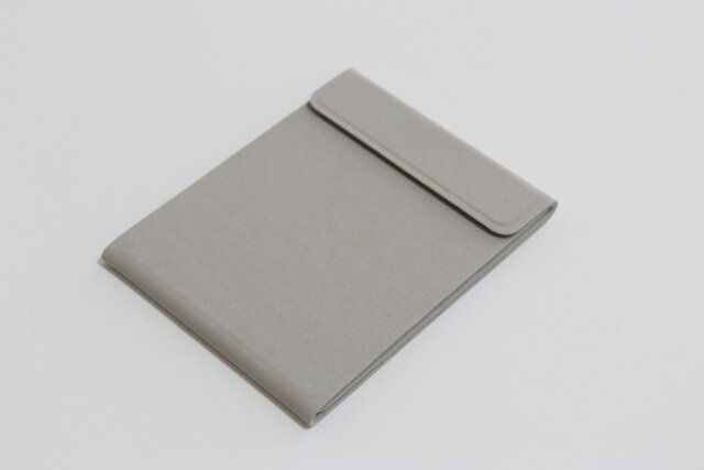 無印良品の折りたためるスマホスタンド2