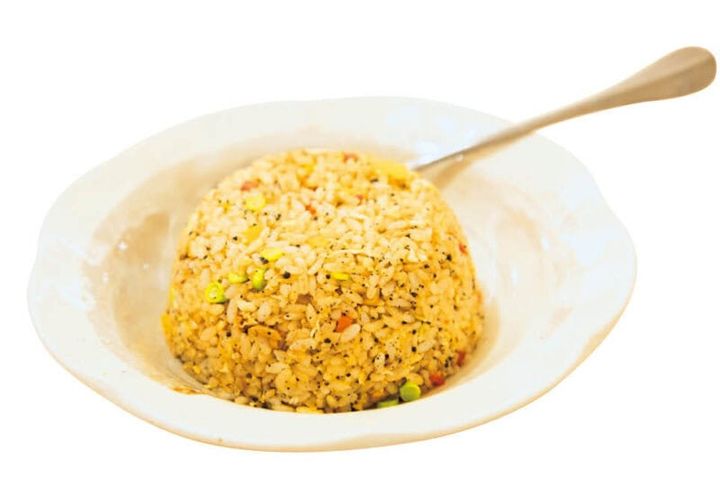 トリュフ入りチャーハン（350元）。仏教で避けるべきネギやニラの代わりにインゲンを使用。