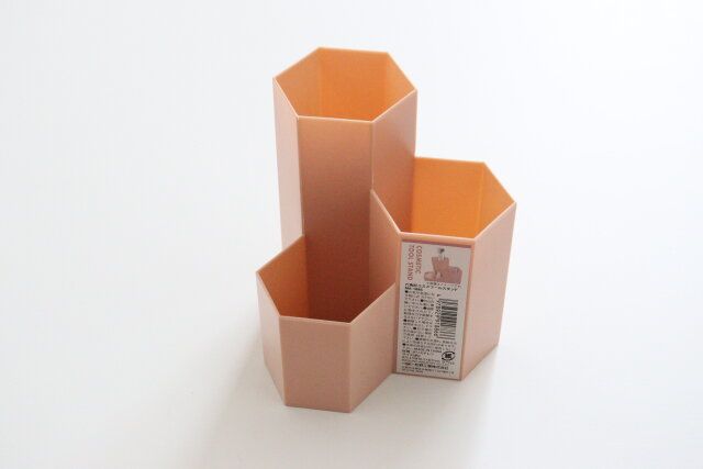 セリアの六角形コスメツールスタンド